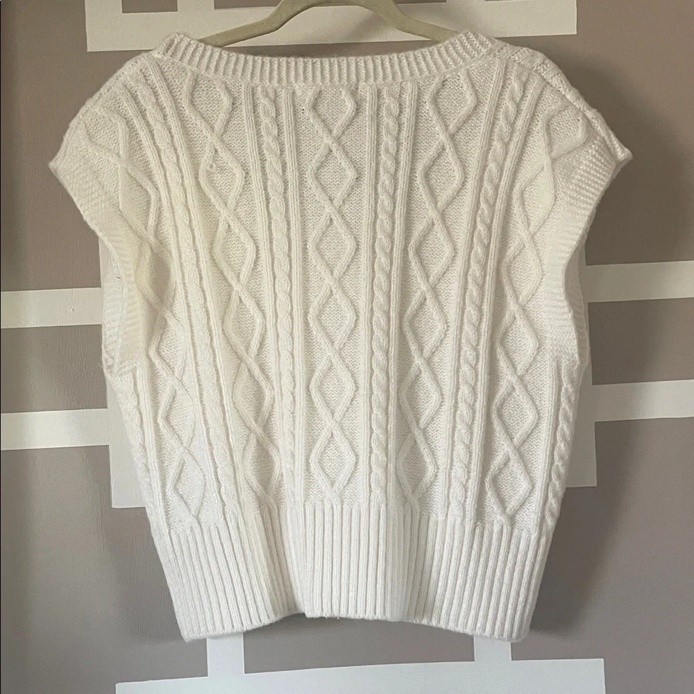 Vigoss Cream V-Neck Cable Knit Sweater Vest NWOT - Picture 4 of 4